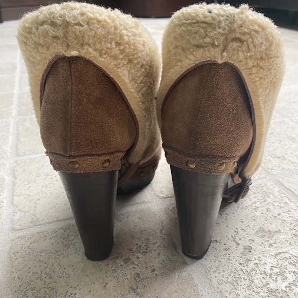 André Assous sheepskin ankle boots size 10. - Picture 4 of 7